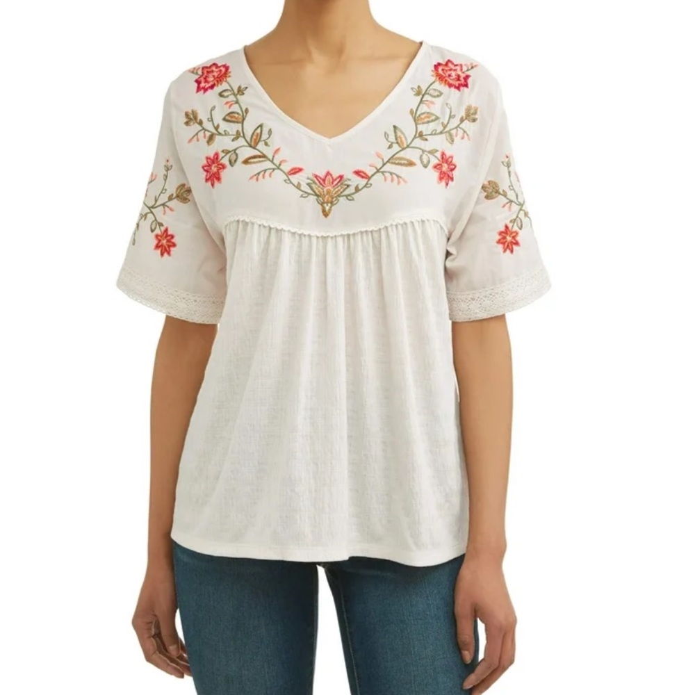 Time and Tru Women’s Floral Embroidered Blouse